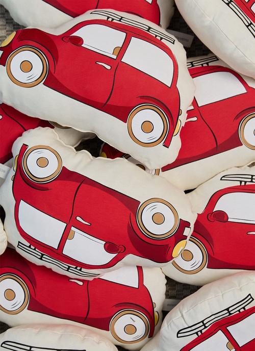 Jastuci u obliku automobila